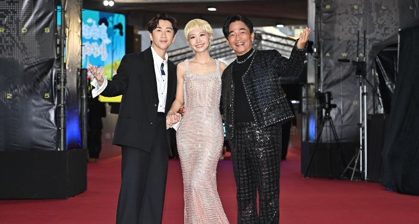 金鐘60／Lulu黃路梓茵甜牽陳漢典走紅毯！婚後首合體放閃：「我已拿到最大獎！」